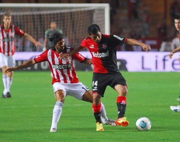 Newells le dio otro golpe a un Estudiantes sin respuesta