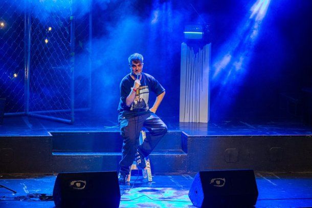Lucas Lauriente cierra el año con un show de stand up alucinante