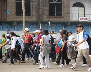 Miles de fieles arrancaron la peregrinación