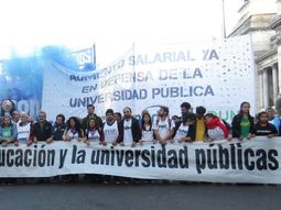 Bono de 5 mil pesos para estatales, con excepciones: dejan afuera a los docentes universitarios