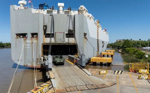 Algunos Stryker 8x8 M1126 ya fueron desembarcados en el puerto de Zárate. Algunos Stryker 8x8 M1126 ya fueron desembarcados en el puerto de Zárate.