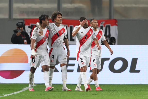 Perú venció a Bolivia y salió del último puesto de la tabla de las Eliminatorias