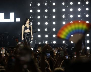 Lali cruzó en su show a Bullrich por la aberración que dijo contra el feminismo