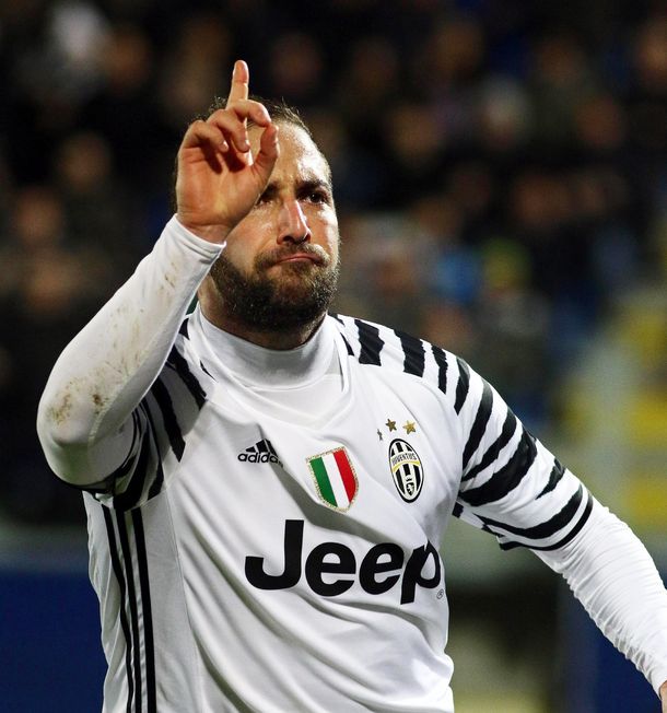 Higuaín sigue siendo blanco de insultos para los napolitanos