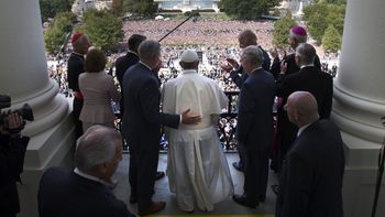 el papa francisco ovacionado dentro y fuera del capitolio el papa francisco ovacionado dentro y fuera del capitolio