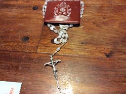 este es el rosario que el papa le envio a milagro sala este es el rosario que el papa le envio a milagro sala