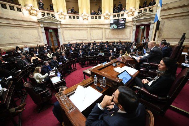 Escándalo en el Senado: suspenden a seis trabajadores por ver una película en horario laboral