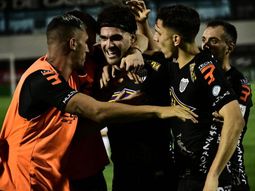 Primera Nacional: Estudiantes de BA superó a Gimnasia de Mendoza