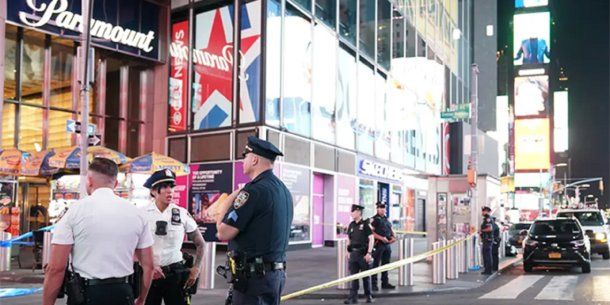 Pánico en Nueva York: un adolescente de 17 años abrió fuego en Times Square y dejó al menos tres heridos