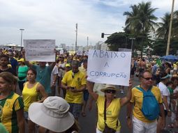 una multitud protesto contra rousseff una multitud protesto contra rousseff