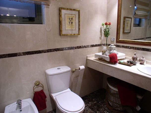 Un ministro de Taiwán pide a los hombres que orinen sentados