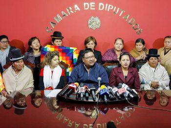 Legisladores del partido de Evo Morales iniciaron una huelga de hambre