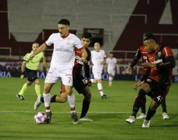 Huracán quiere salir de la crisis ante el irregular Newells en la LPF