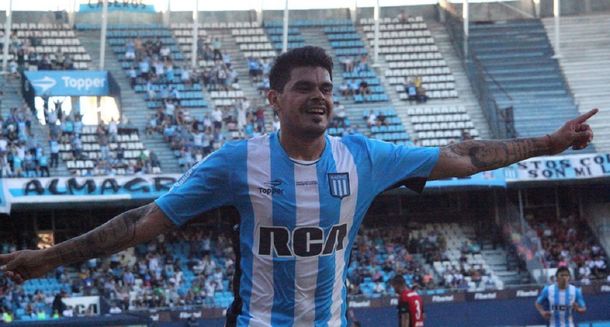 Gustavo Bou en Racing - Crédito:&nbsp;@RacingClub&nbsp;
