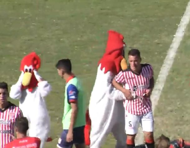 La mascota de Deportivo Morón tuvo un gesto que emocionó a todos