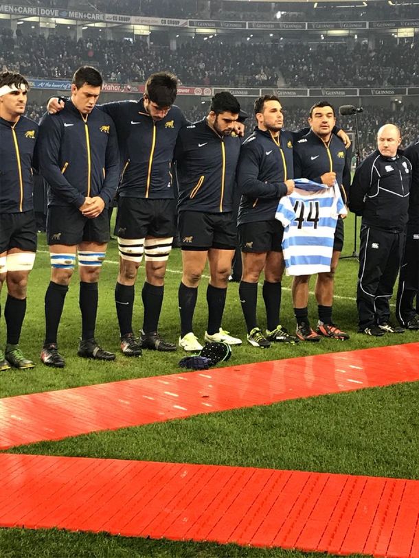 Homenaje de Los Pumas a los tripulantes del submartino San Juan - Crédito: @lospumas