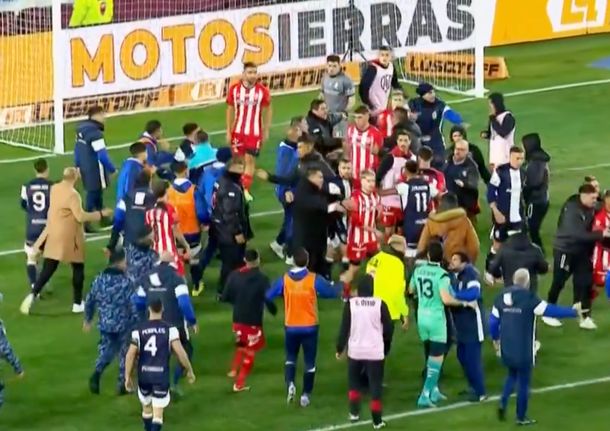 Batalla campal en el final de Gimnasia vs Barracas Central por la Copa Argentina