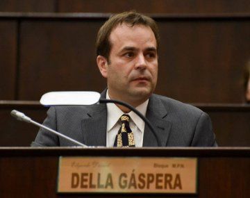 Exdiputado neuquino fue demorado en Chile con municiones sin declarar