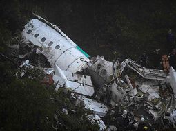 El avión de Chapecoense se estrelló en Colombia. El avión de Chapecoense se estrelló en Colombia.