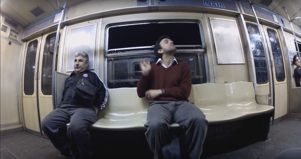 Experimento social en el subte porteño: así se vive con Síndrome de Tourette
