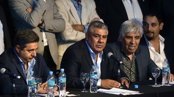 Chiqui Tapia asumió como nuevo presidente de AFA Chiqui Tapia asumió como nuevo presidente de AFA