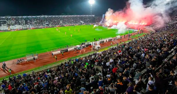 F&uacute;tbol con p&uacute;blico en plena pandemia: as&iacute; fue el&nbsp;cl&aacute;sico de Serbia