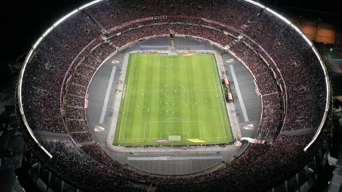 Fútbol libre por celular: cómo ver en vivo Huracán-River