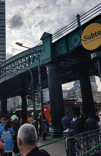 Una pareja cay desde el Puente Pacfico en pleno Palermo