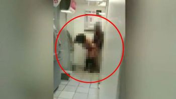 A la pareja no les importó que los estuvieran observando A la pareja no les importó que los estuvieran observando