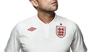 icono del britpop es el modelo de la seleccion inglesa icono del britpop es el modelo de la seleccion inglesa