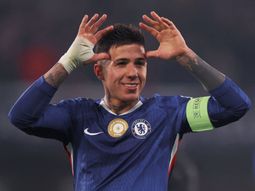 tension en chelsea: crecen los cuestionamientos a enzo fernandez dentro del plantel tension en chelsea: crecen los cuestionamientos a enzo fernandez dentro del plantel