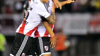 Luna festeja su gol Luna festeja su gol