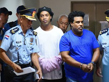 Ronaldinho y su hermano estuvieron un mes presos en Paraguay