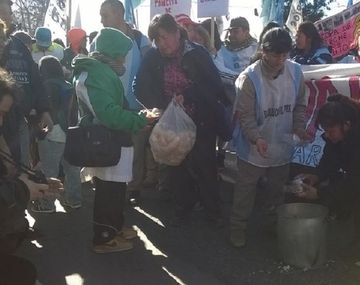 Instalarán ollas populares para probar la pobreza