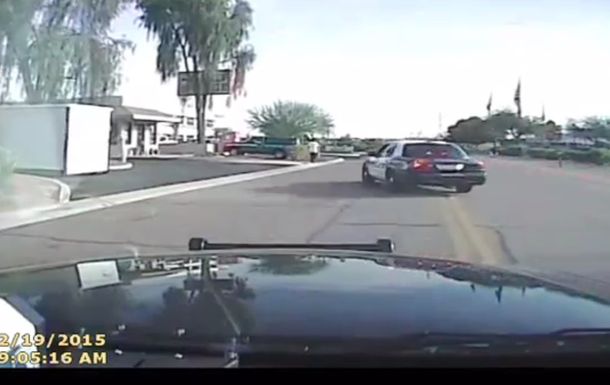 Así atropelló un patrullero a un delincuente en Estados Unidos