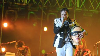 arcade fire llego para hacer bailar a miles en el primer dia del lollapalooza arcade fire llego para hacer bailar a miles en el primer dia del lollapalooza