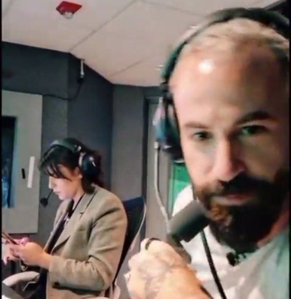 El comentarista de DAZN piropeó a Lola del Carril en plena transmisión y estallaron los memes