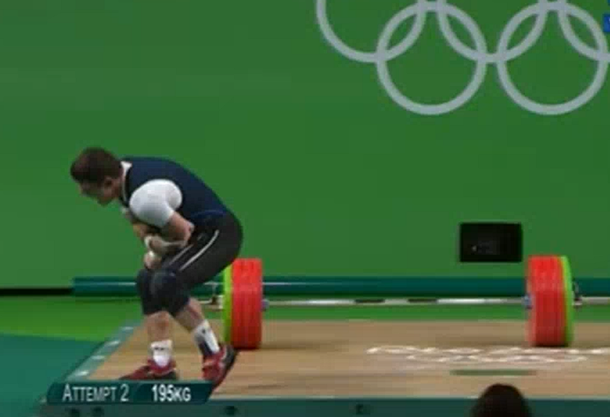 Lesión olímpica: un armenio se sacó el codo cuando intentaba levantar 195 kilos