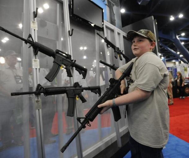 Presentan corpiños para guardar armas en Estados Unidos