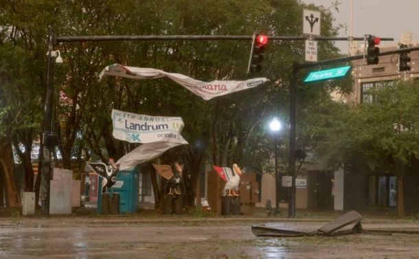 El huracán Isaías tocó tierra en Estados Unidos y causó destrozos