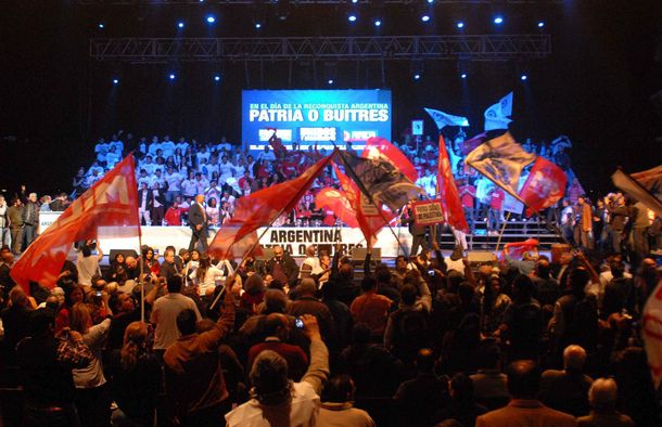 Larroque en el acto en el Luna Park: El juez Griesa parece abogado de los fondos buitre