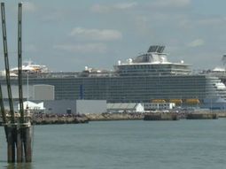 un muerto y cuatro heridos en un accidente del crucero mas grande del mundo un muerto y cuatro heridos en un accidente del crucero mas grande del mundo