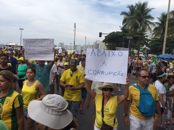 Miles de brasileños protestaron contra Rousseff en Río de Janeiro