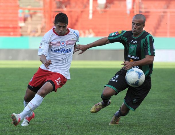 San Martín y Argentinos juegan una batalla por el descenso