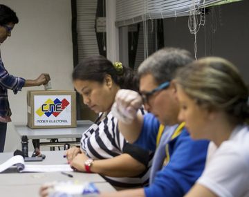 Venezuela se moviliza para elegir diputados