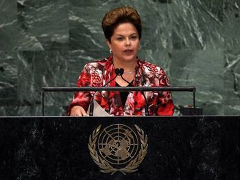 Dilma destituye a funcionarios acusados de corrupción