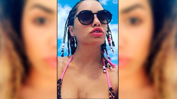 Durante sus vacaciones con Mariano Martínez, Lali Espósito se sacó las trencitas ¡y ahora tiene rulos!