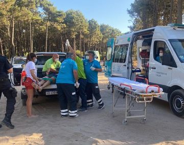 Casi se matan dos chicos en cuatriciclos sin casco y en ojotas en la Pinamar de Yeza