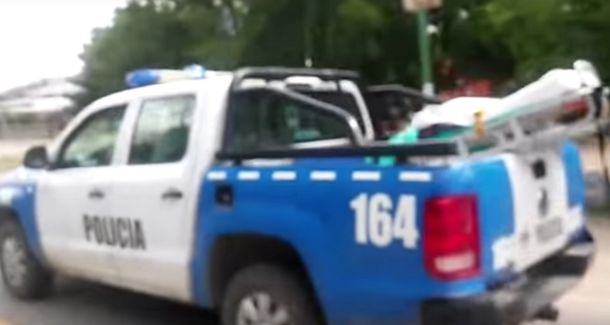 Una ambulancia perdió una camilla en plena ruta de Neuquén