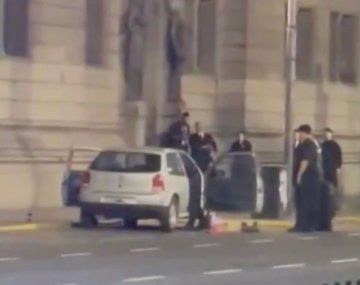 Insólito operativo anti explosivos frente al Congreso por un auto